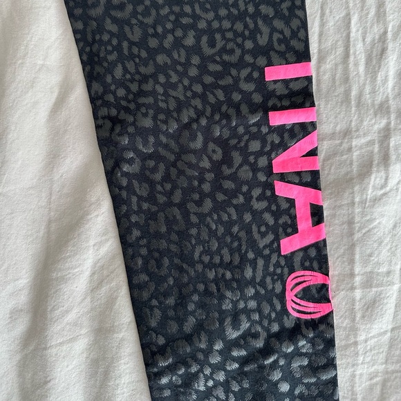 Like New Aritzia TNA Leopard Equator Leggings - Medium - Picture 3 of 7